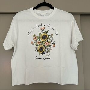 Gildan “Nature Makes Me Happy” Graphic Tee